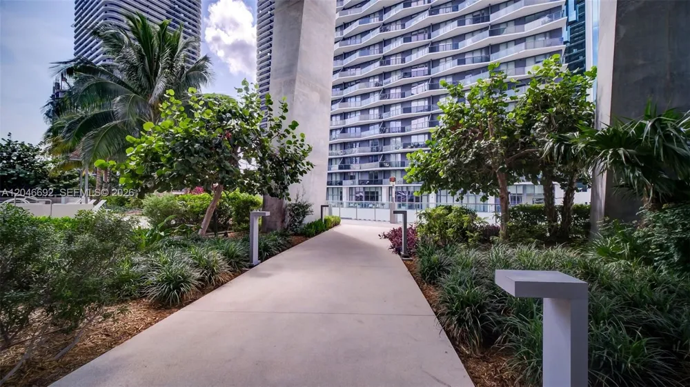 88 SW 7th St #3604 Miami, FL 33130
