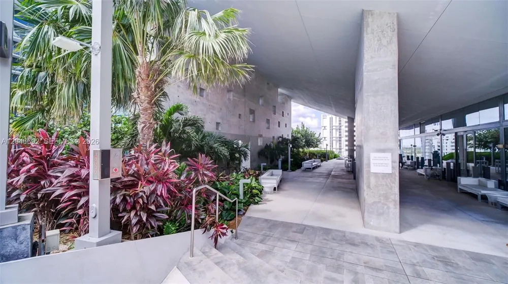 88 SW 7th St #3604 Miami, FL 33130