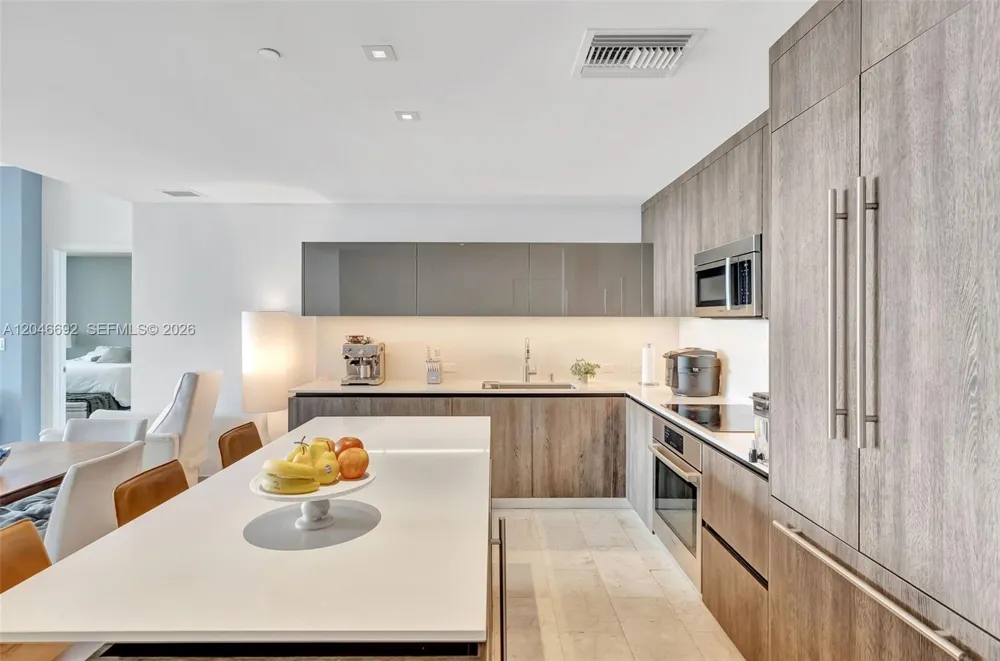 88 SW 7th St #3604 Miami, FL 33130