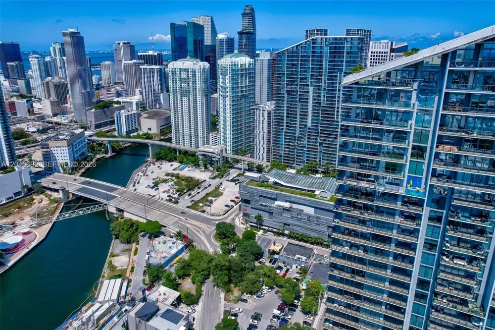 88 SW 7th St #3604 Miami, FL 33130
