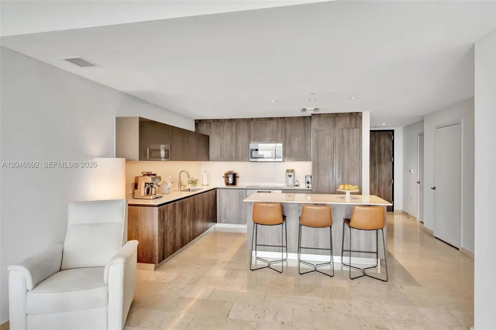 88 SW 7th St #3604 Miami, FL 33130