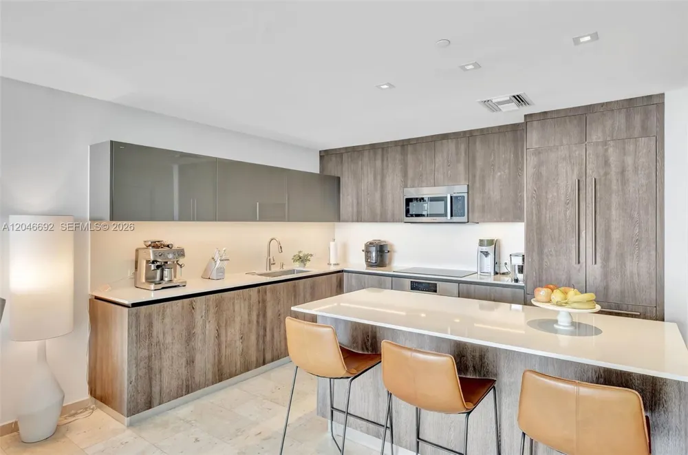 88 SW 7th St #3604 Miami, FL 33130