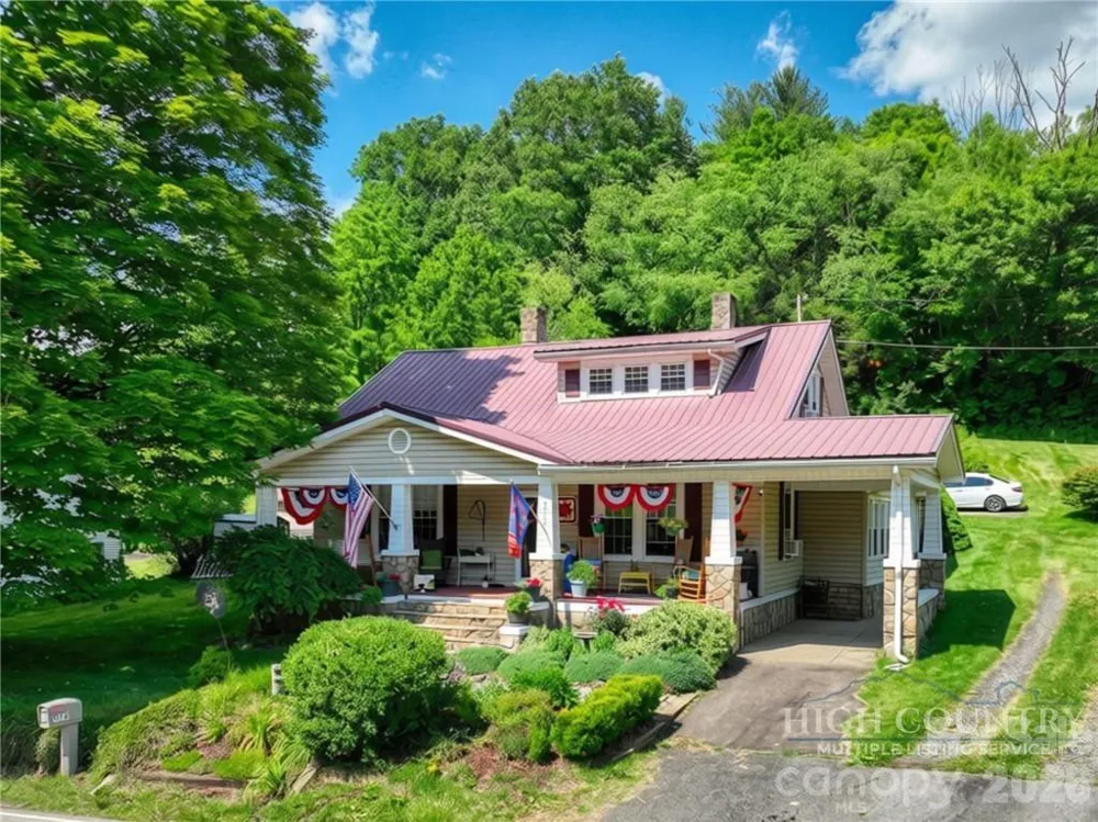 9216 Nc Highway 194 Highway Lansing, NC 28643