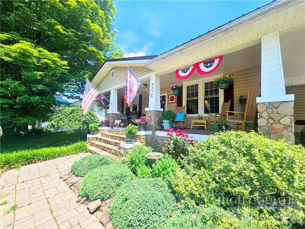 9216 Nc Highway 194 Highway Lansing, NC 28643