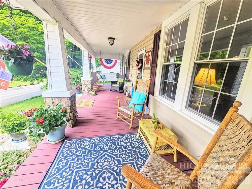 9216 Nc Highway 194 Highway Lansing, NC 28643