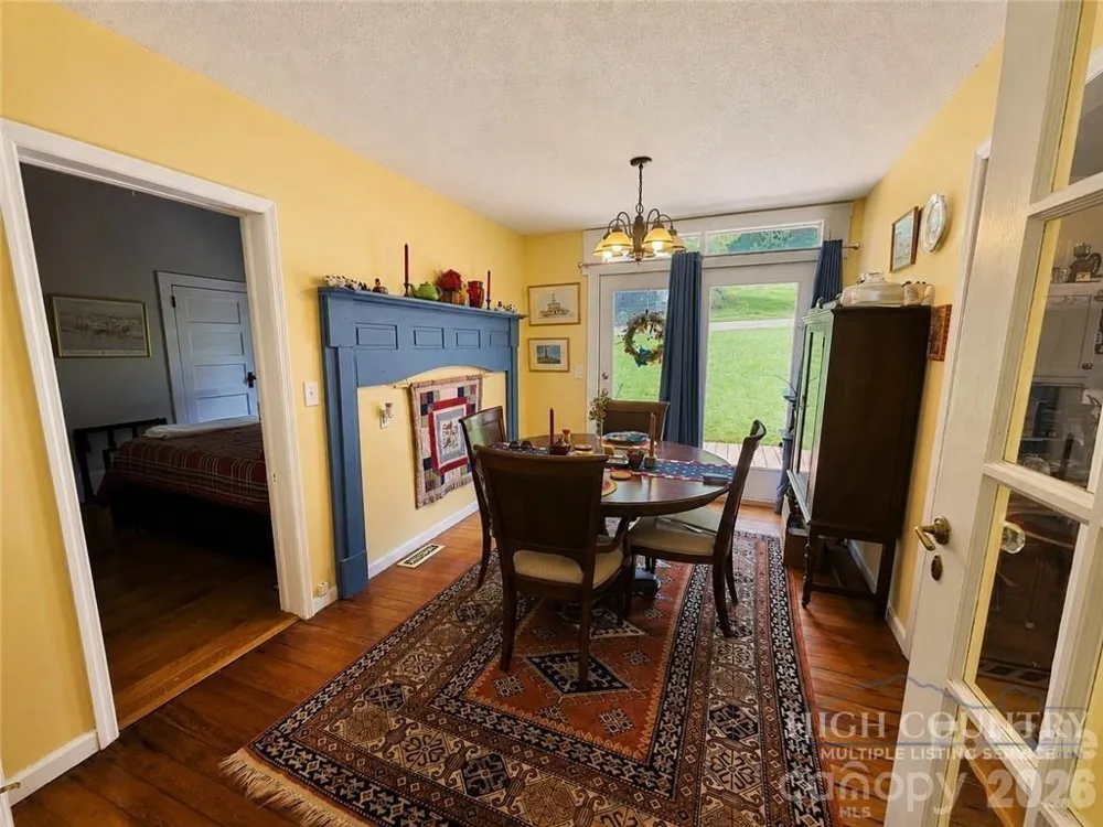 9216 Nc Highway 194 Highway Lansing, NC 28643
