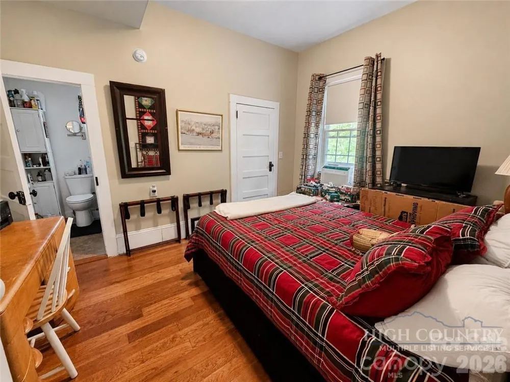 9216 Nc Highway 194 Highway Lansing, NC 28643