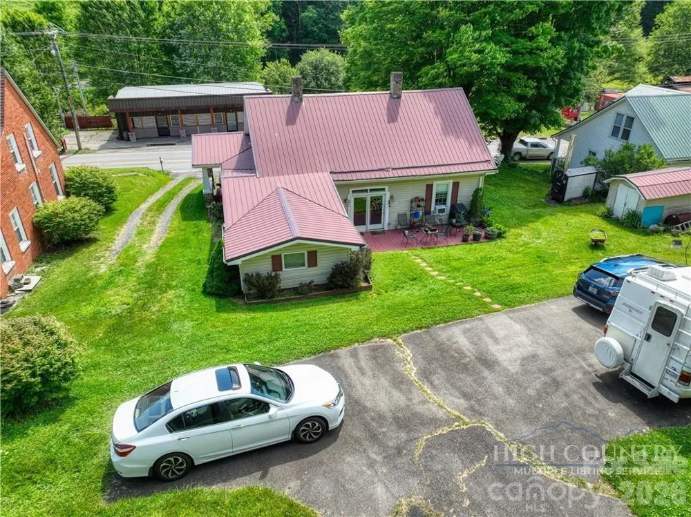 9216 Nc Highway 194 Highway Lansing, NC 28643