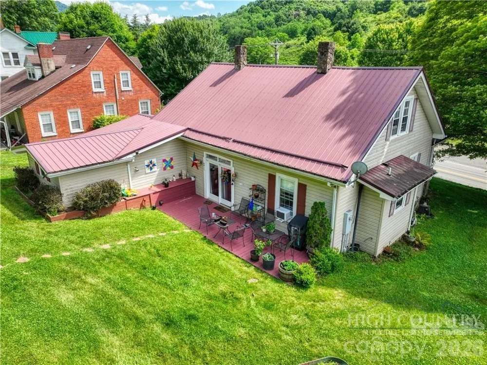 9216 Nc Highway 194 Highway Lansing, NC 28643