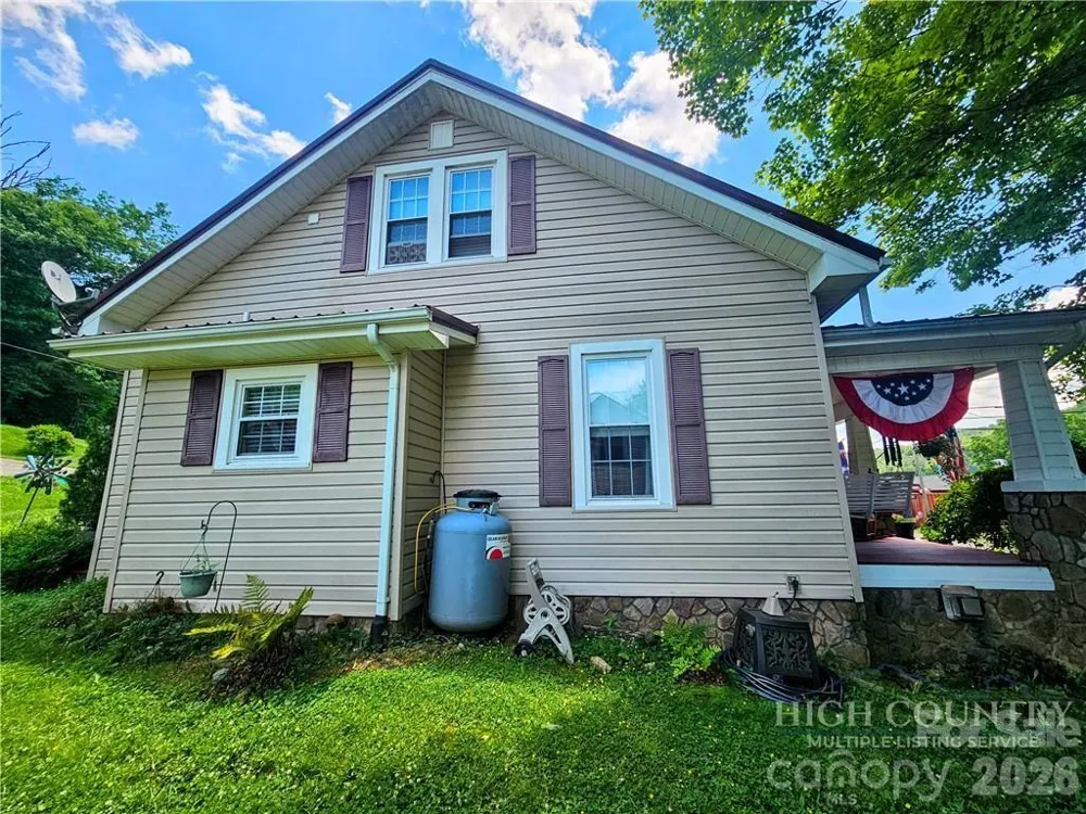 9216 Nc Highway 194 Highway Lansing, NC 28643
