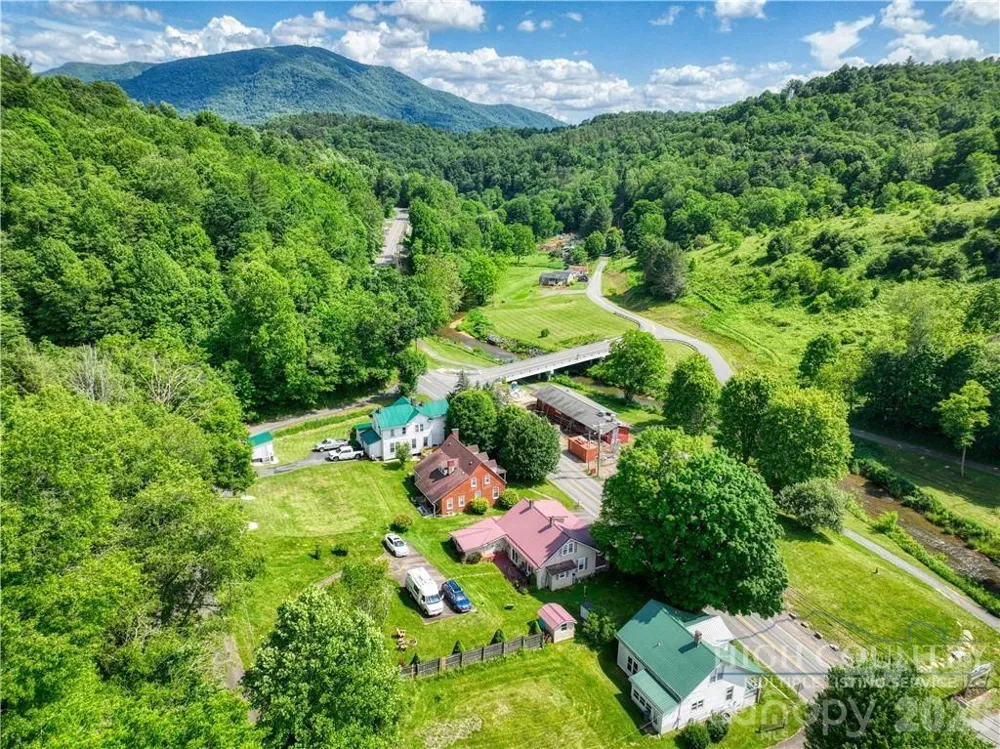 9216 Nc Highway 194 Highway Lansing, NC 28643