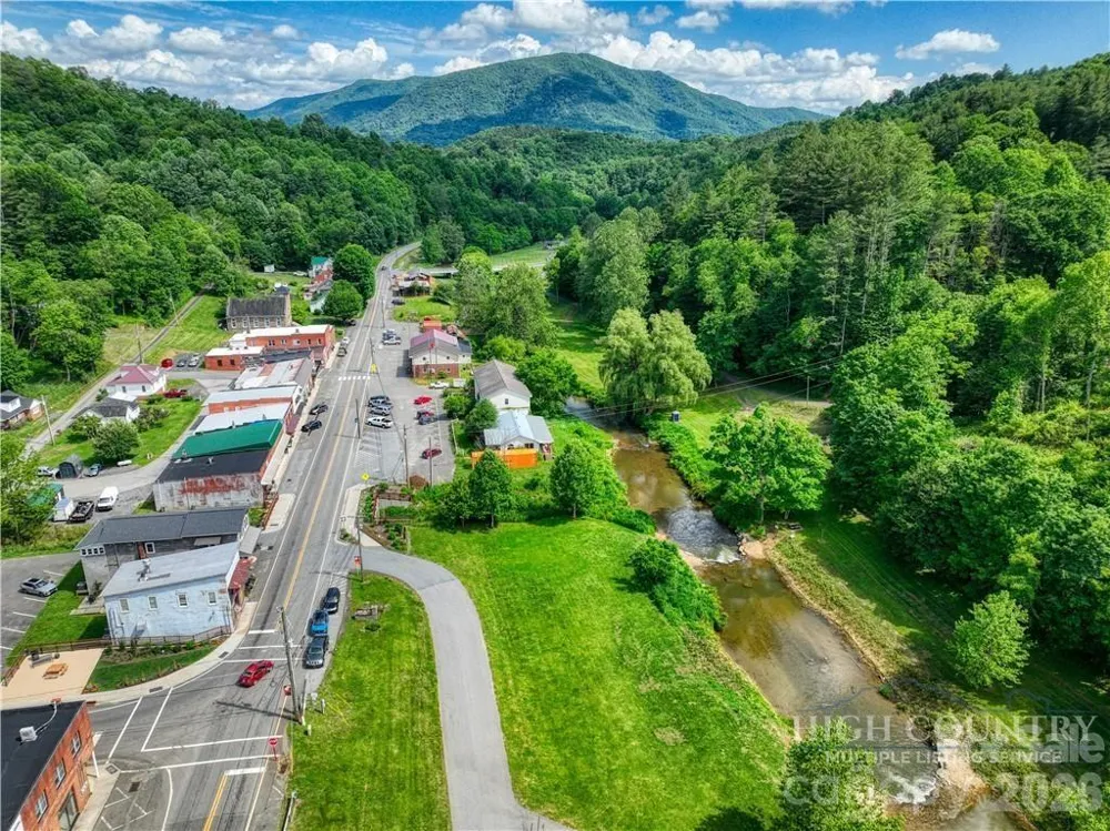 9216 Nc Highway 194 Highway Lansing, NC 28643