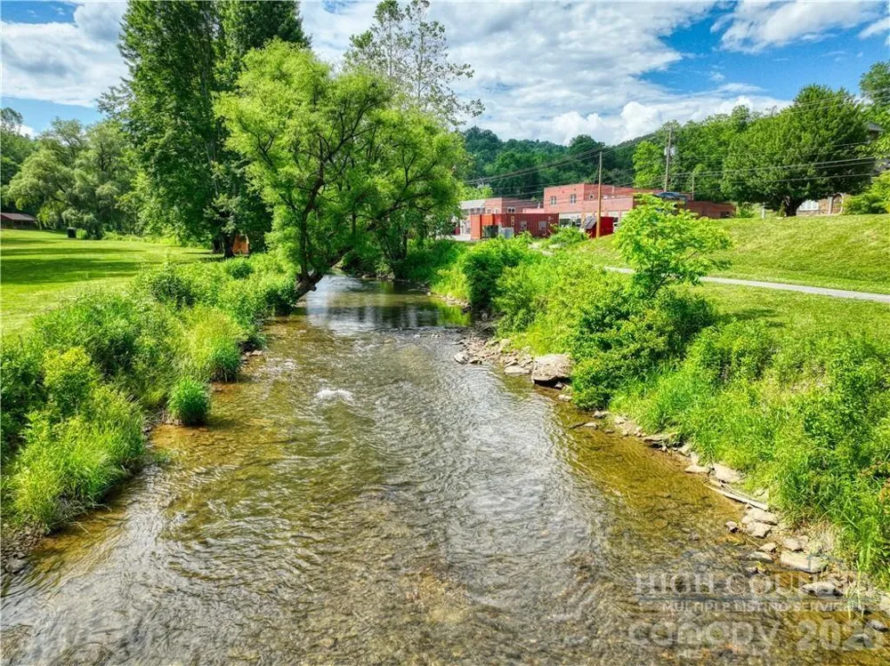 9216 Nc Highway 194 Highway Lansing, NC 28643