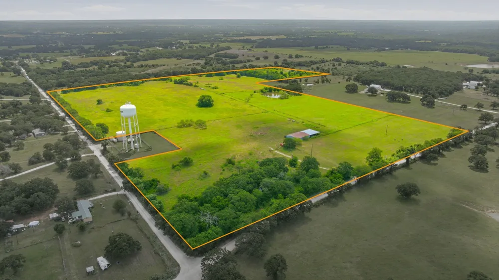 1439 Hcr 1432 Covington, TX 76636