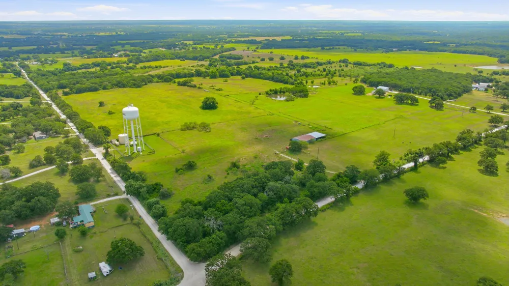 1439 Hcr 1432 Covington, TX 76636