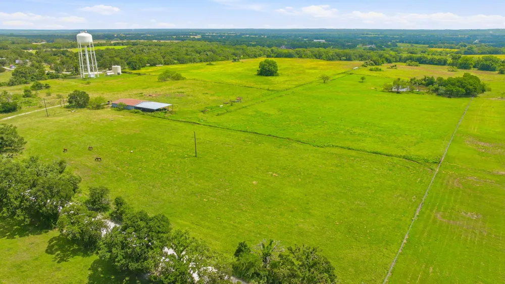 1439 Hcr 1432 Covington, TX 76636