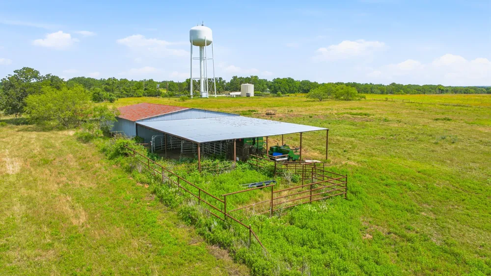 1439 Hcr 1432 Covington, TX 76636