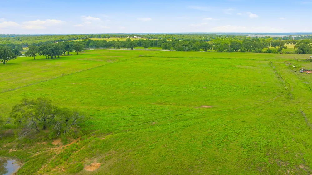 1439 Hcr 1432 Covington, TX 76636