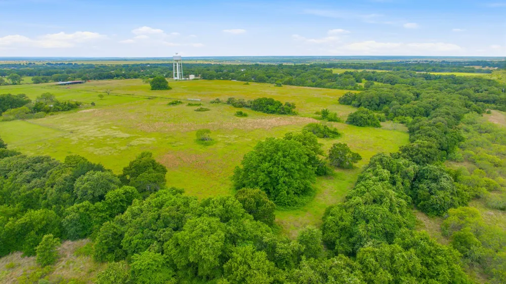 1439 Hcr 1432 Covington, TX 76636