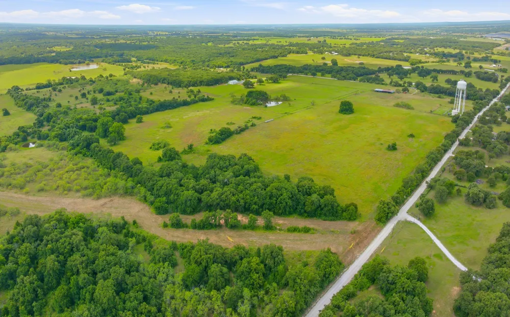 1439 Hcr 1432 Covington, TX 76636