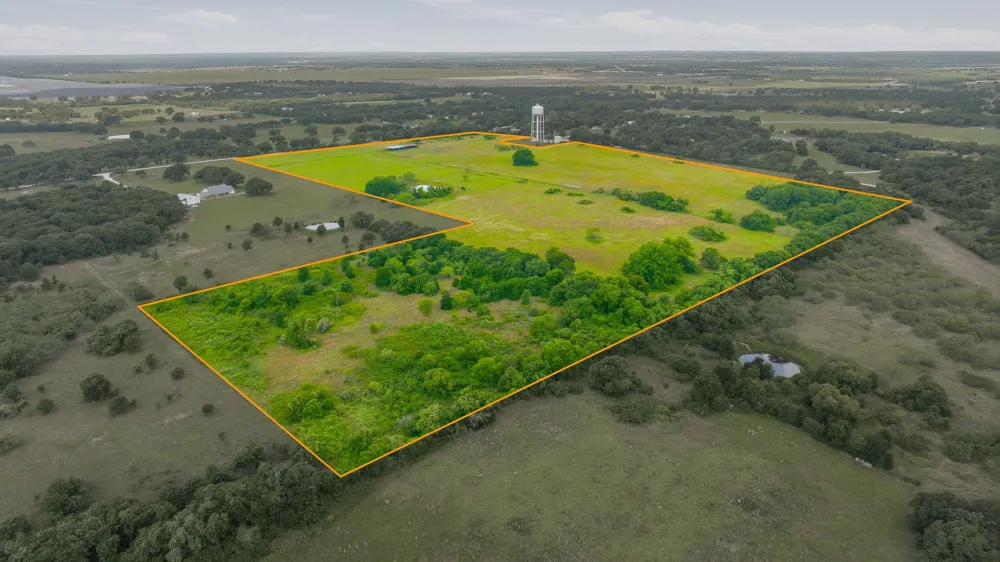 1439 Hcr 1432 Covington, TX 76636