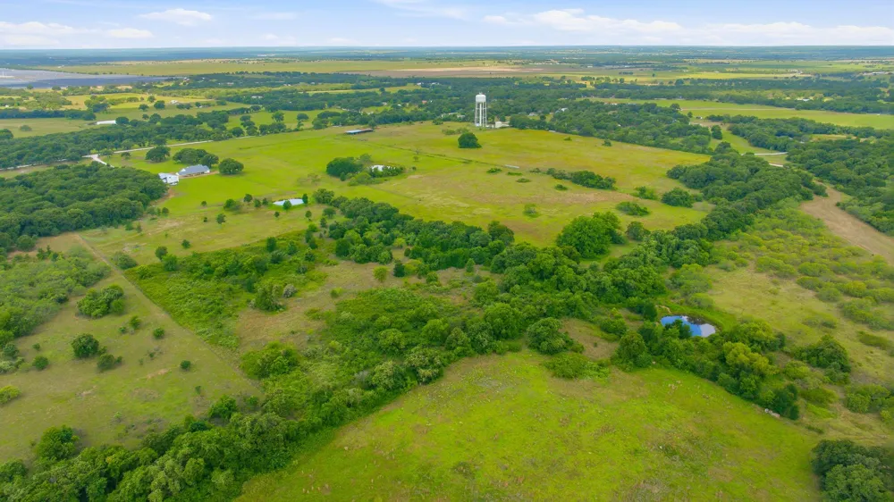 1439 Hcr 1432 Covington, TX 76636