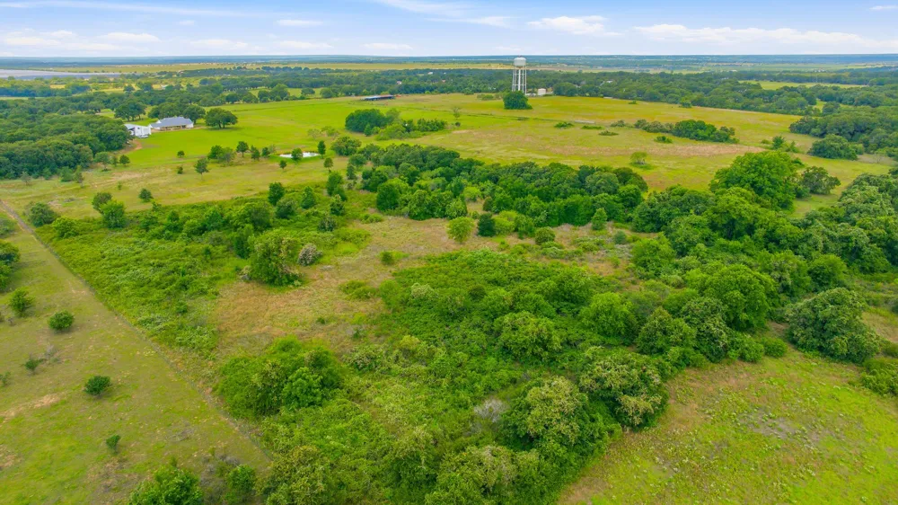 1439 Hcr 1432 Covington, TX 76636