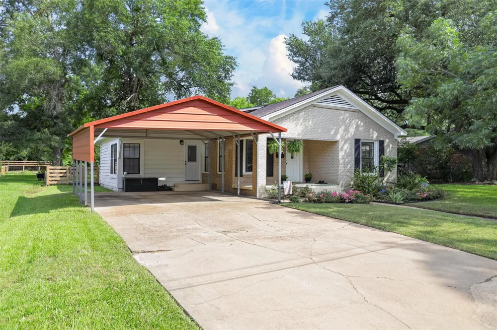 107 Charles Street Crockett, TX 75835