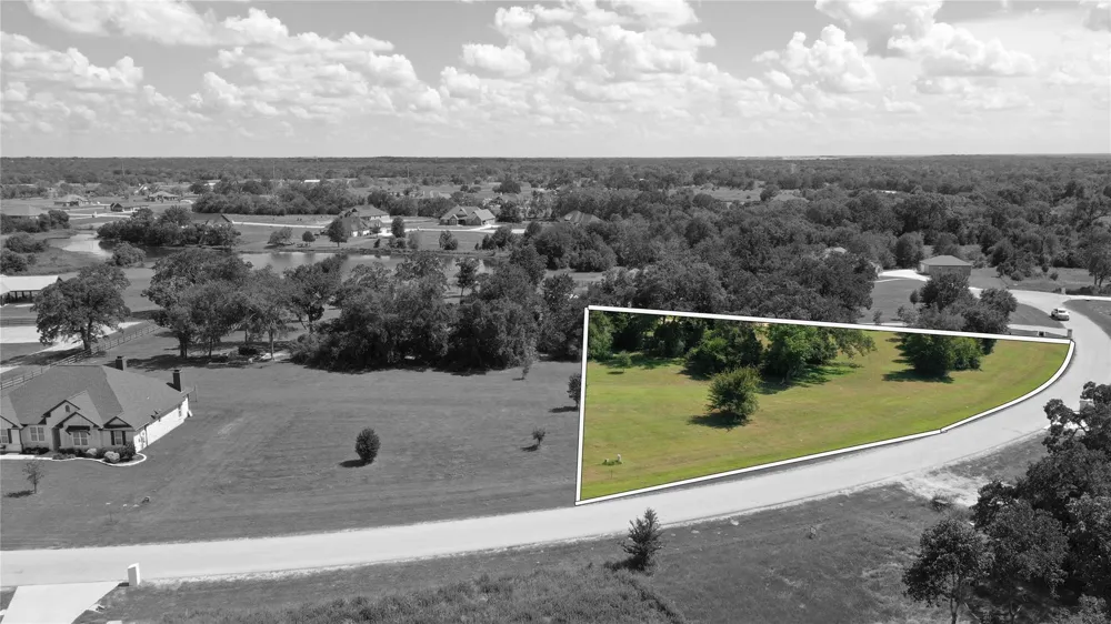 1 Henley Cove Cove Iola, TX 77861