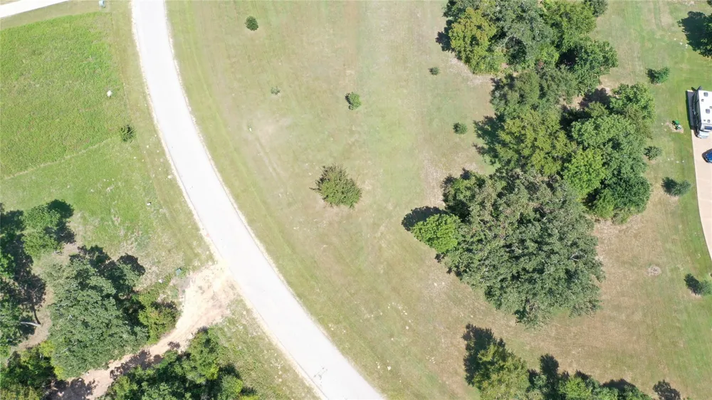 1 Henley Cove Cove Iola, TX 77861