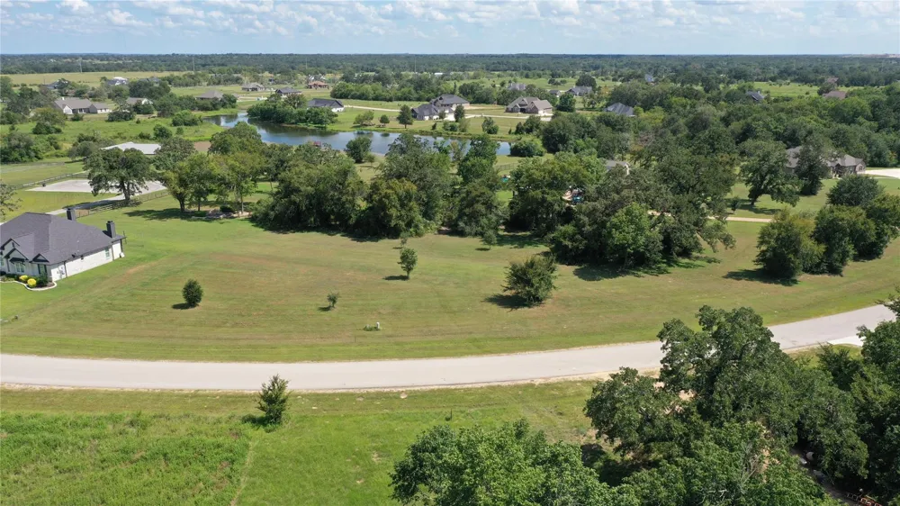 1 Henley Cove Cove Iola, TX 77861