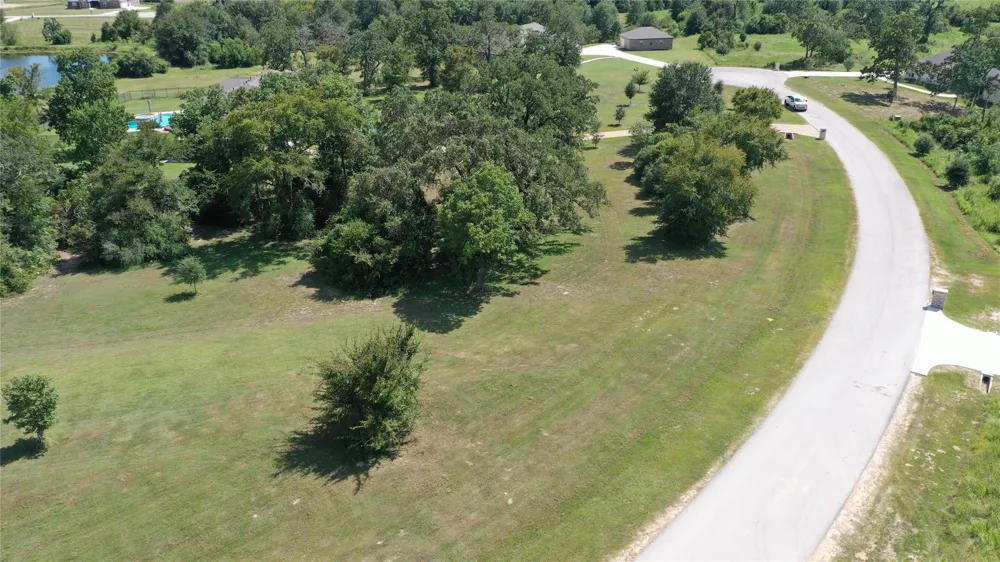 1 Henley Cove Cove Iola, TX 77861