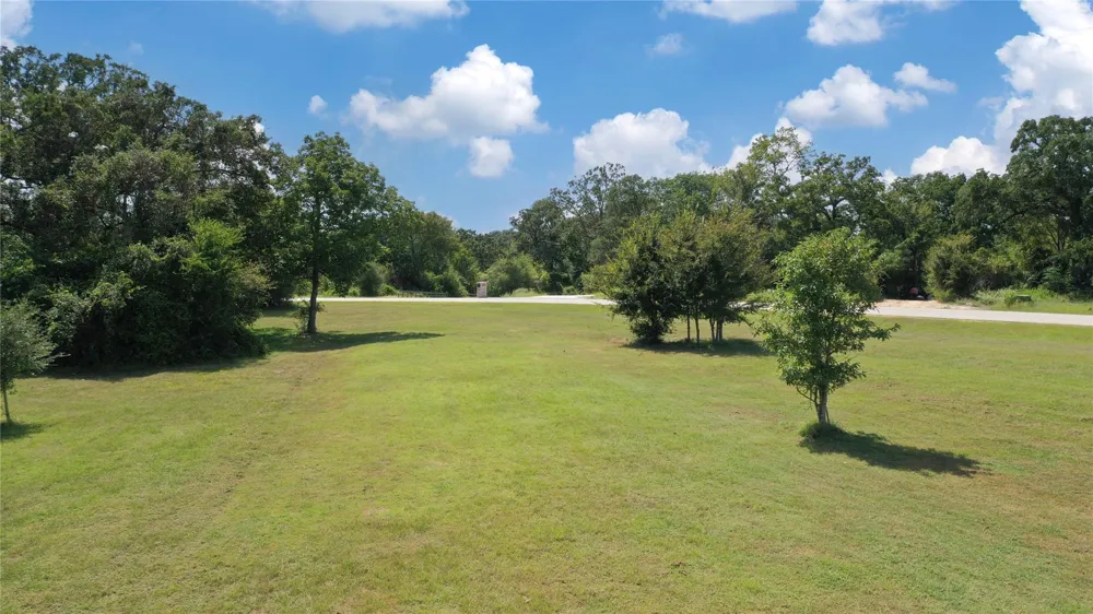 1 Henley Cove Cove Iola, TX 77861