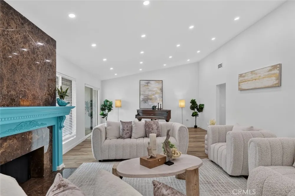 20001 Hiawatha Street Chatsworth, CA 91311