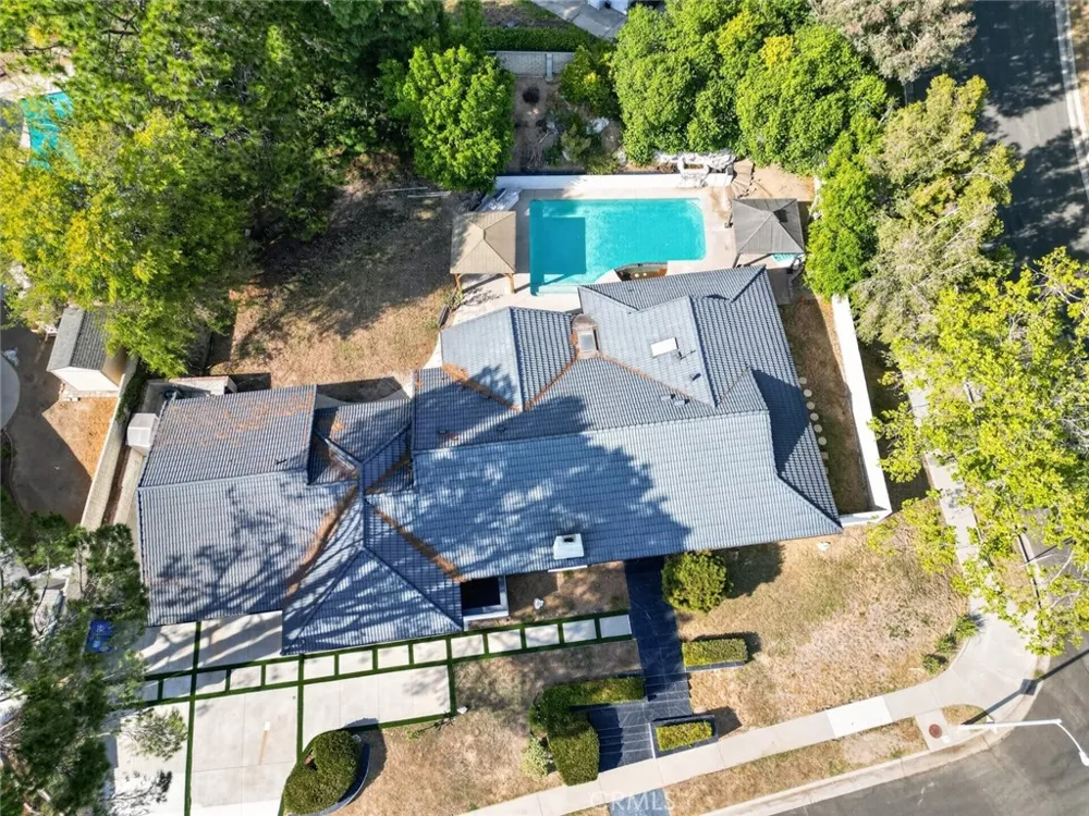 20001 Hiawatha Street Chatsworth, CA 91311