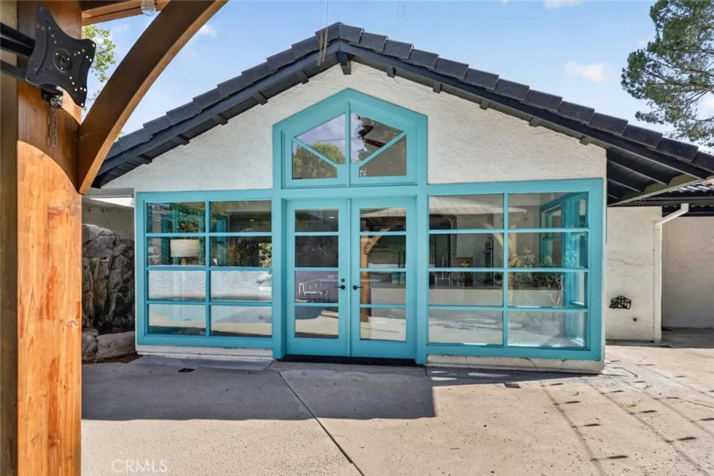 20001 Hiawatha Street Chatsworth, CA 91311