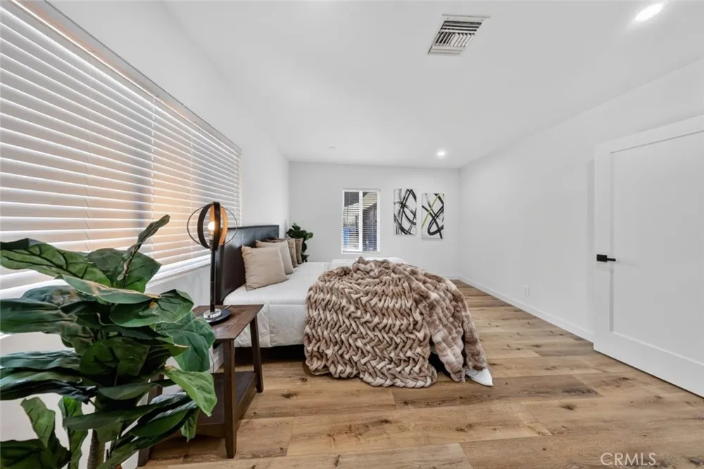 20001 Hiawatha Street Chatsworth, CA 91311
