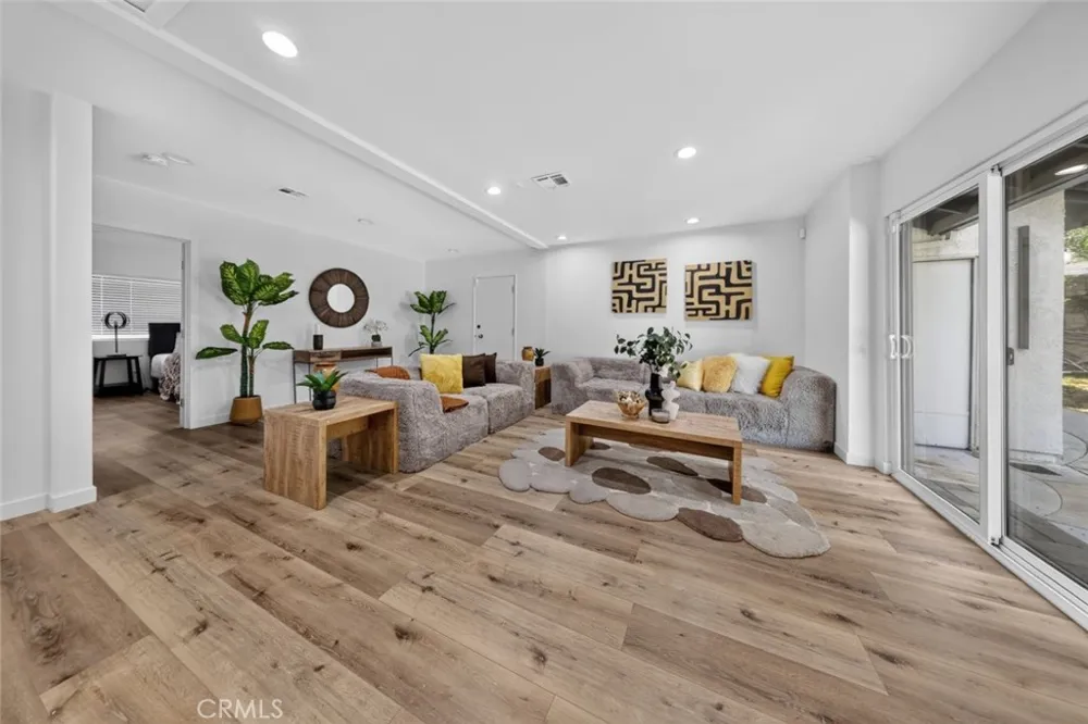 20001 Hiawatha Street Chatsworth, CA 91311