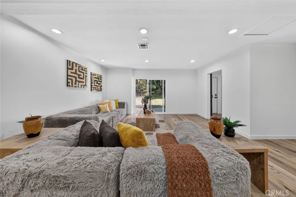 20001 Hiawatha Street Chatsworth, CA 91311