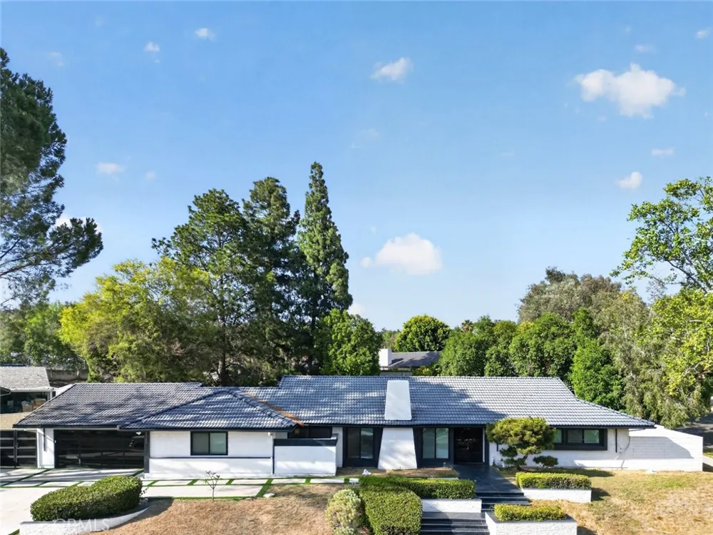 20001 Hiawatha Street Chatsworth, CA 91311