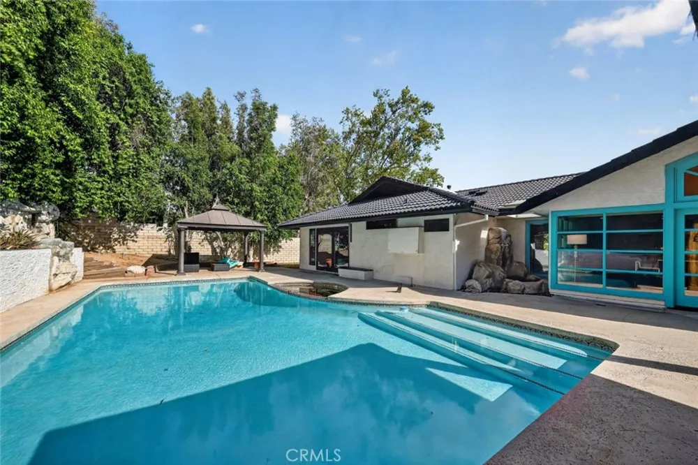 20001 Hiawatha Street Chatsworth, CA 91311