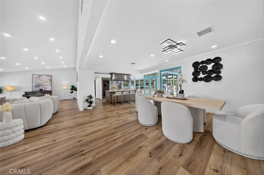 20001 Hiawatha Street Chatsworth, CA 91311