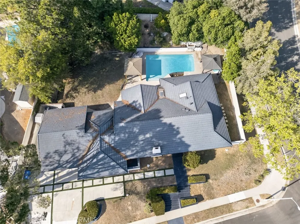 20001 Hiawatha Street Chatsworth, CA 91311
