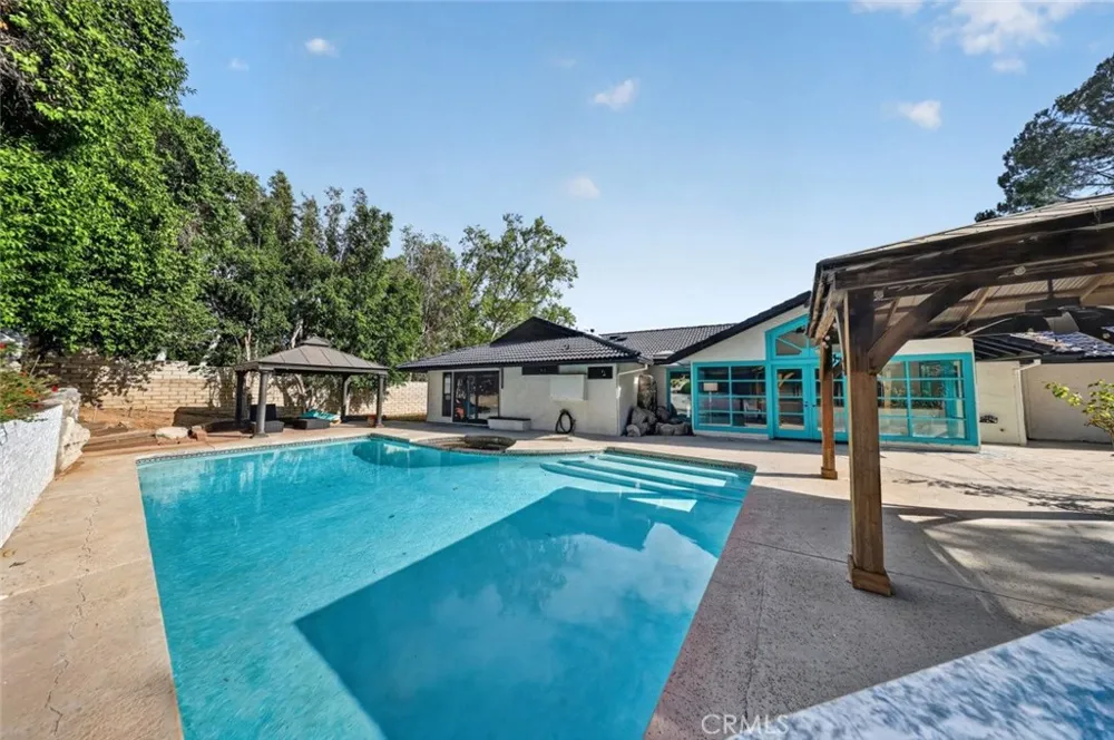 20001 Hiawatha Street Chatsworth, CA 91311