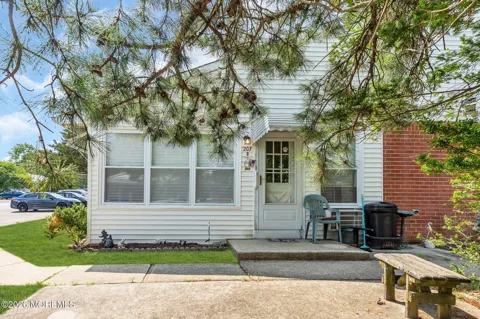207 Laurel Place