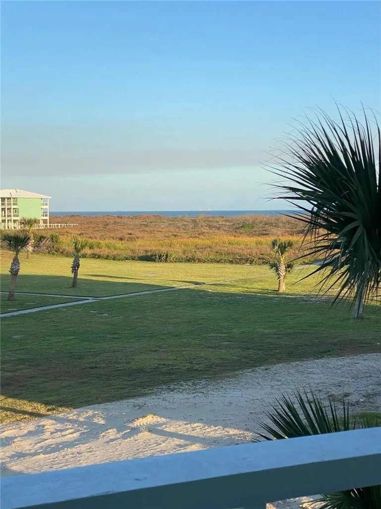 1107 S 11th Street #B12 Port Aransas, TX 78373