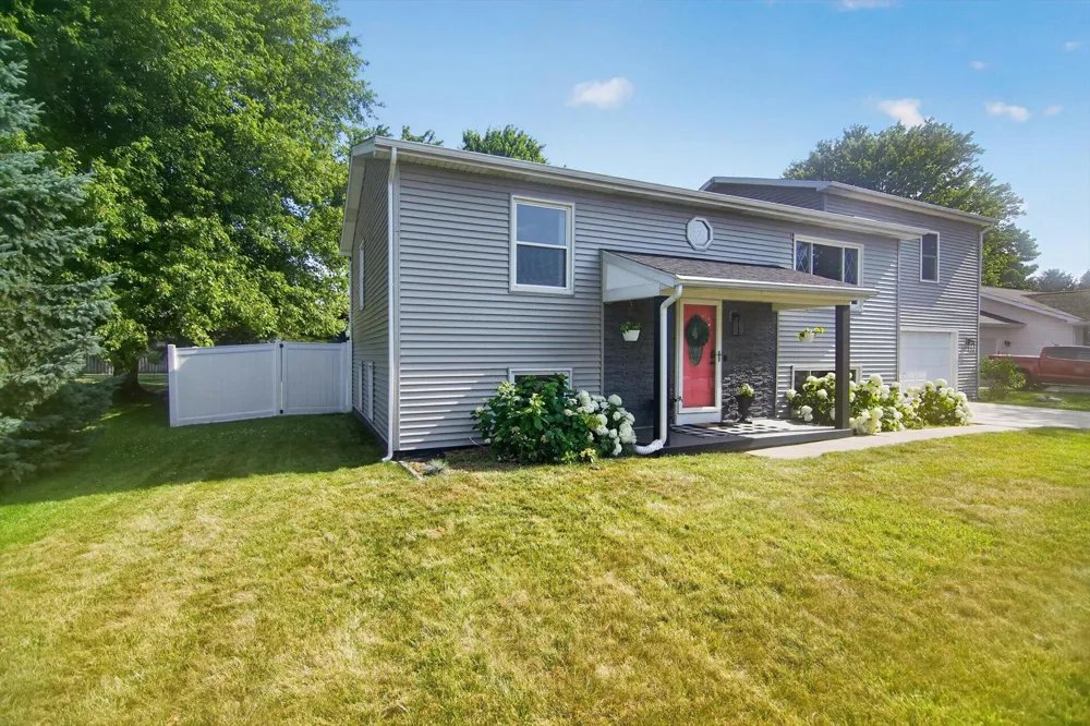 438 South Street Blissfield Township, MI 49228