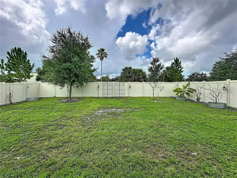 900 HONEY PETAL LANE Deland, FL 32720