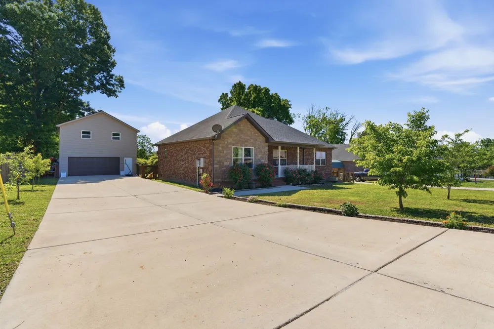 100 Mockingbird Ln Hartsville, TN 37074