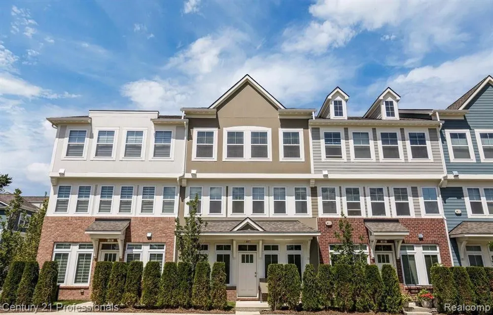 67 Kalter Drive Troy City, MI 48098